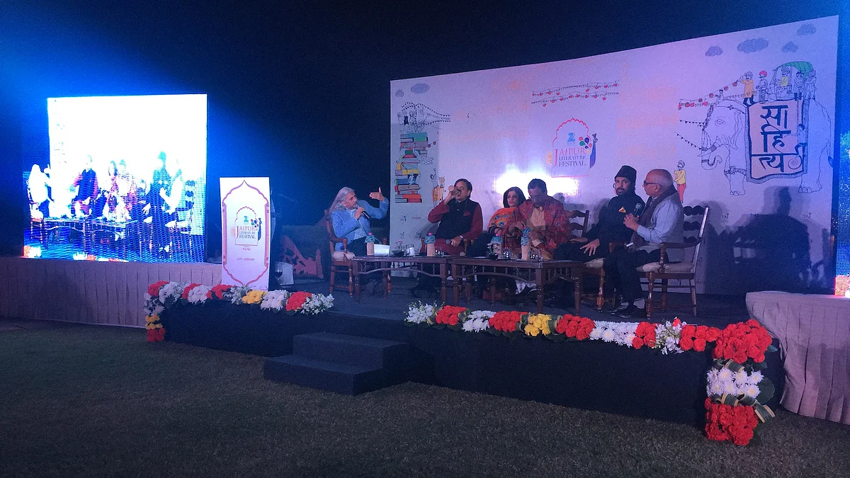 (L-R) Sanjoy Roy, Shashi Tharoor, Shazia Ilmi, Pavan Varma, Syed Salman Chisty and Sudheendra Kulkarni at the Jaipur Literature Festival curtain raiser panel discussion. (Photo: <b>The Quint</b>)