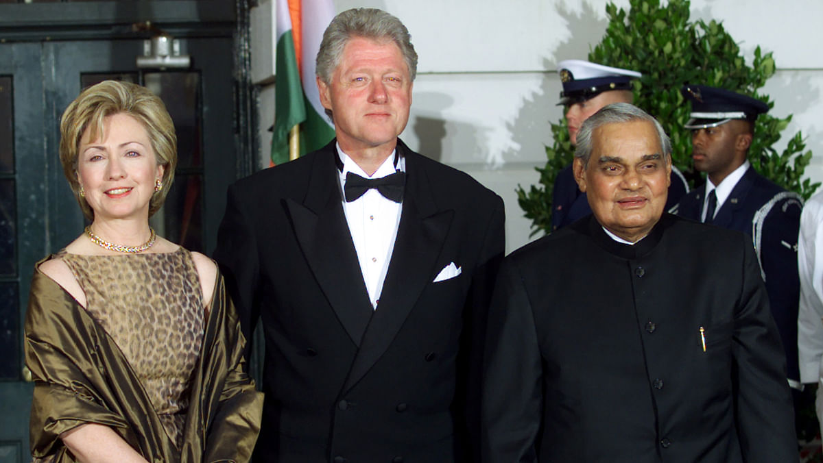 US President Bill Clinton (C) and First Lady Hillary Clinton welcome Prime Minister Atal Bihari Vajpayee to the White House in Washington on 17 September, 2000. (Photo: Reuters)