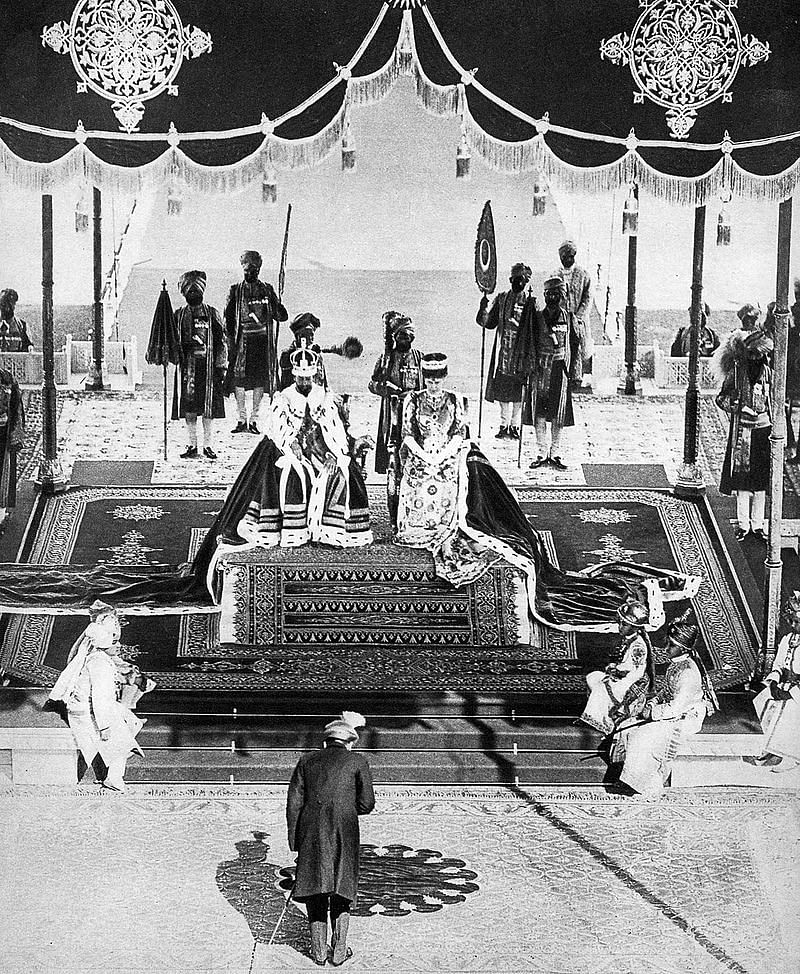 The Nizam of Hyderabad pays homage to the king and queen at the Delhi Durbar, Dec, 1911. (Photo: Wikimedia Commons)