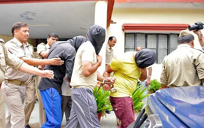 The Delhi gangrape juvenile offender being escorted to court. (Photo : Reuters)