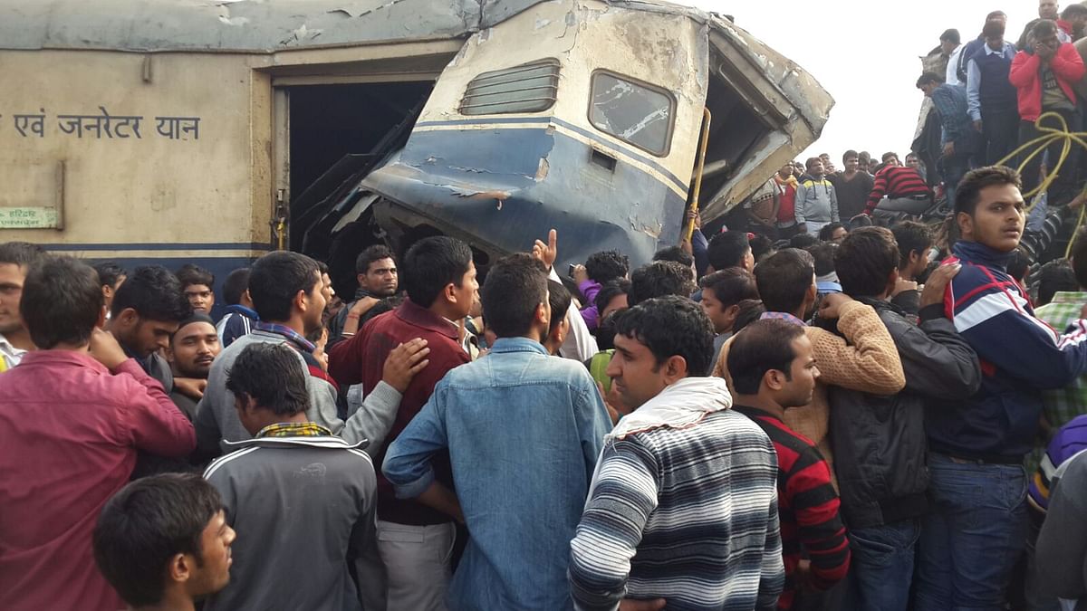 An EMU train collided with Lokmanya Tilak Express (Mumbai-Haridwar) near Palwal in Haryana at 8:25 am this morning.