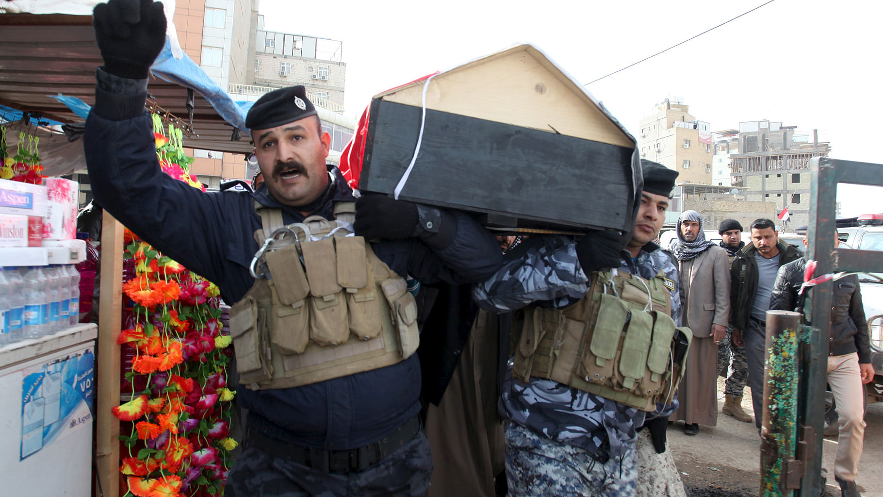 Mourners carry the coffin of a member from the Iraqi
security forces, who was killed in Ramadi. (Photo: Reuters) &nbsp; &nbsp; &nbsp;