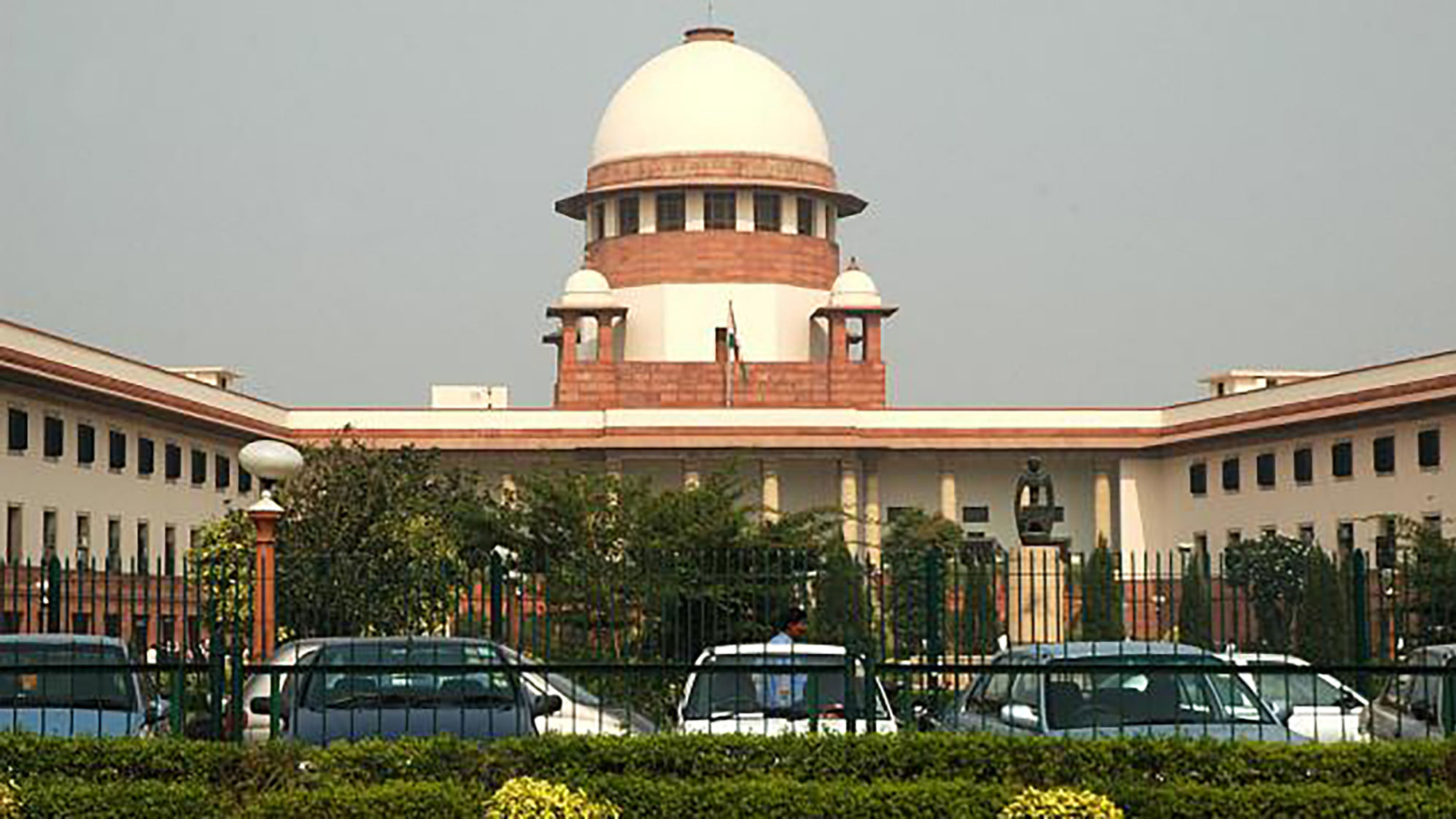 The Supreme Court pulled up the Uttar Pradesh government on Monday for delaying the appointment of a Lokayukta. (Photo: <b>The Quint</b>)