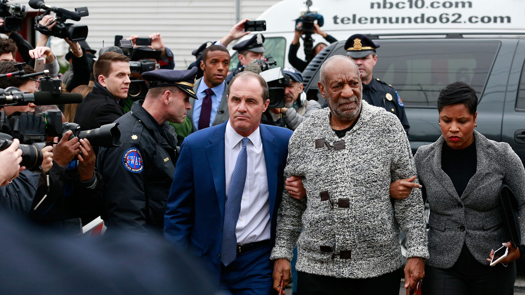 Actor and comedian Bill Cosby is helped as he arrives for a court appearance, Wednesday, Dec. 30, 2015, in Elkins Park, Pa. (Photo: David Swanson/The Philadelphia Inquirer via AP)&nbsp;