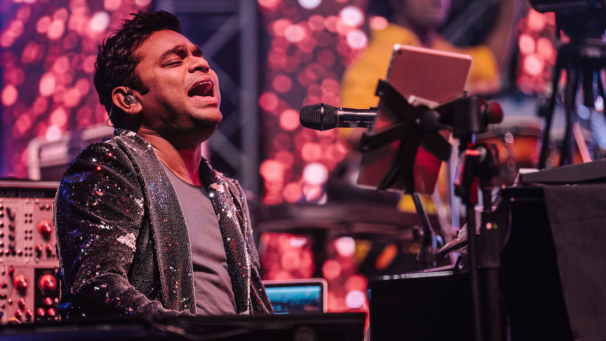 AR Rahman at the NH7 Weekender needed no introduction. (Photo Courtesy: <a href="https://www.facebook.com/nh7weekender/?fref=ts">Facebook/Bacardi NH7 Weekender</a>)
