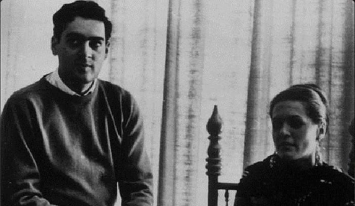 Love at first sight: Rajiv Gandhi (left) and Sonia Maino (Photo Courtesy: Twitter/ <a href="https://twitter.com/sikhprideaware">@sikhprideaware</a>)