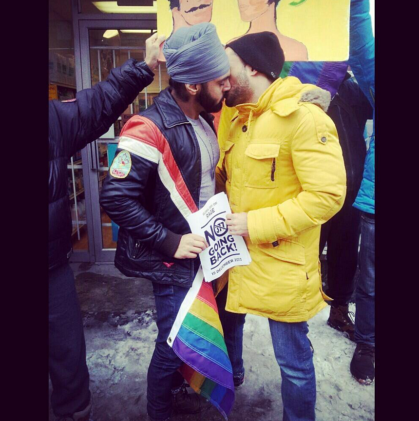 Gay men in India have become easy targets for blackmailers, thanks to section 377 (Photo: Twitter/<a href="https://twitter.com/MsPaka_mat/status/420414038460616706">@<b>MsPaka_mat</b></a>)