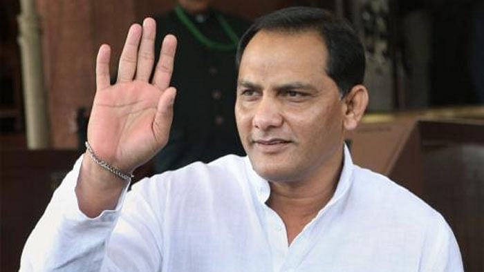 Former India captain Mohammad Azharuddin has said India should not be playing Pakistan in the upcoming World Cup.