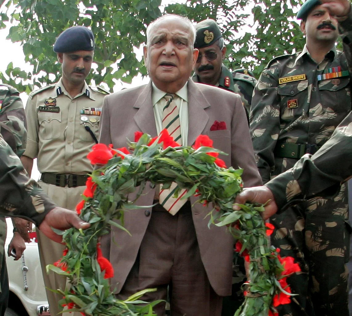 Lieutenant General SK Sinha at the inauguration of a war memorial in Budgam, Jammu and Kashmir, on August 21, 2016. (Photo: Reuters)