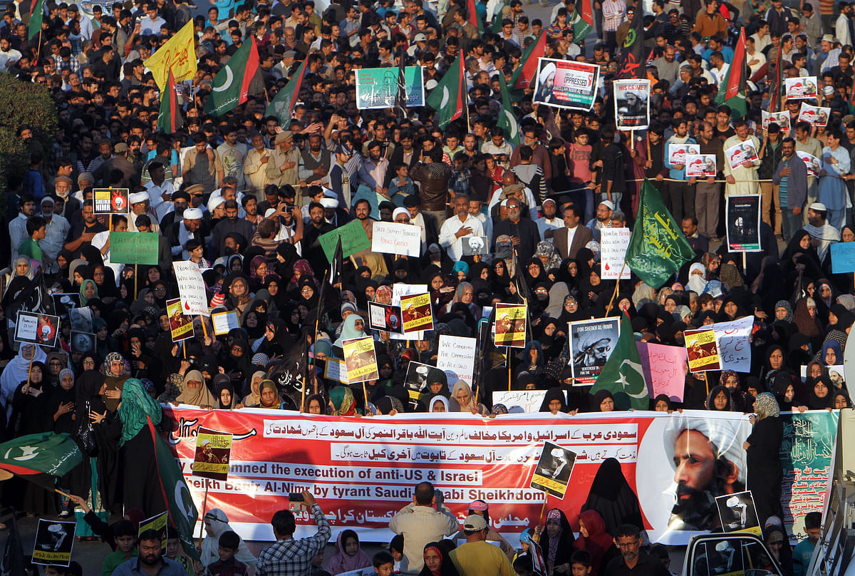 A large number of Shiite protestors took to streets in Srinagar and Lucknow against the execution of a Shia cleric