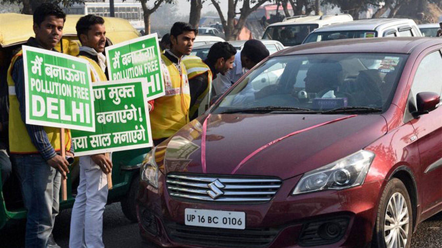 Volunteers with traffic police explaining the rules to an even number car owner. (Photo: PTI) 