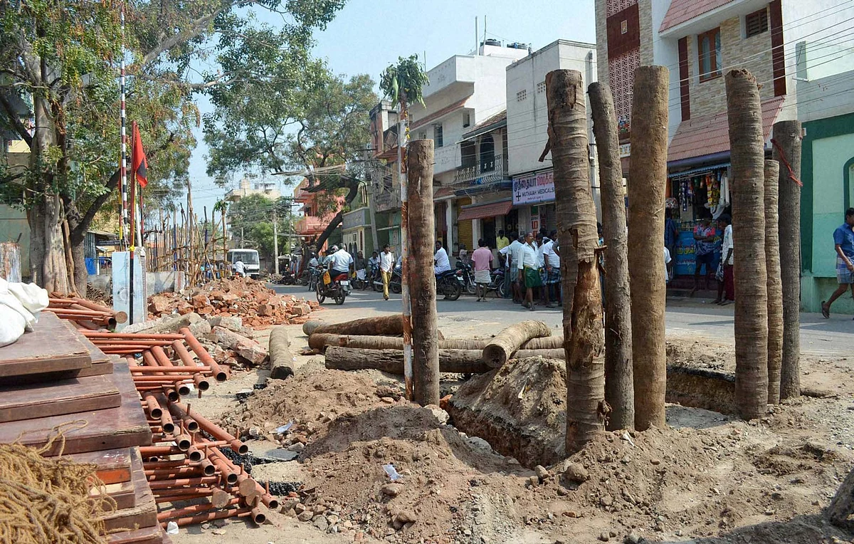 Work stopped at Avaniyapuram in Madurai as SC stays order allowing Jallikattu on Tuesday. (Photo: PTI)
