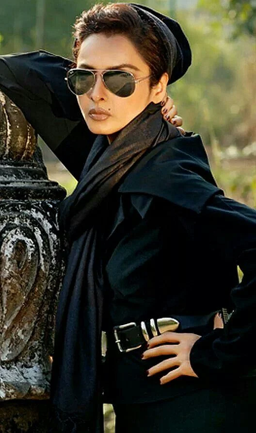 Rekha’s all-time glamour (Photo: <a href="https://in.pinterest.com/pin/535717318154777053/">Pinterest/VanesaR)</a>