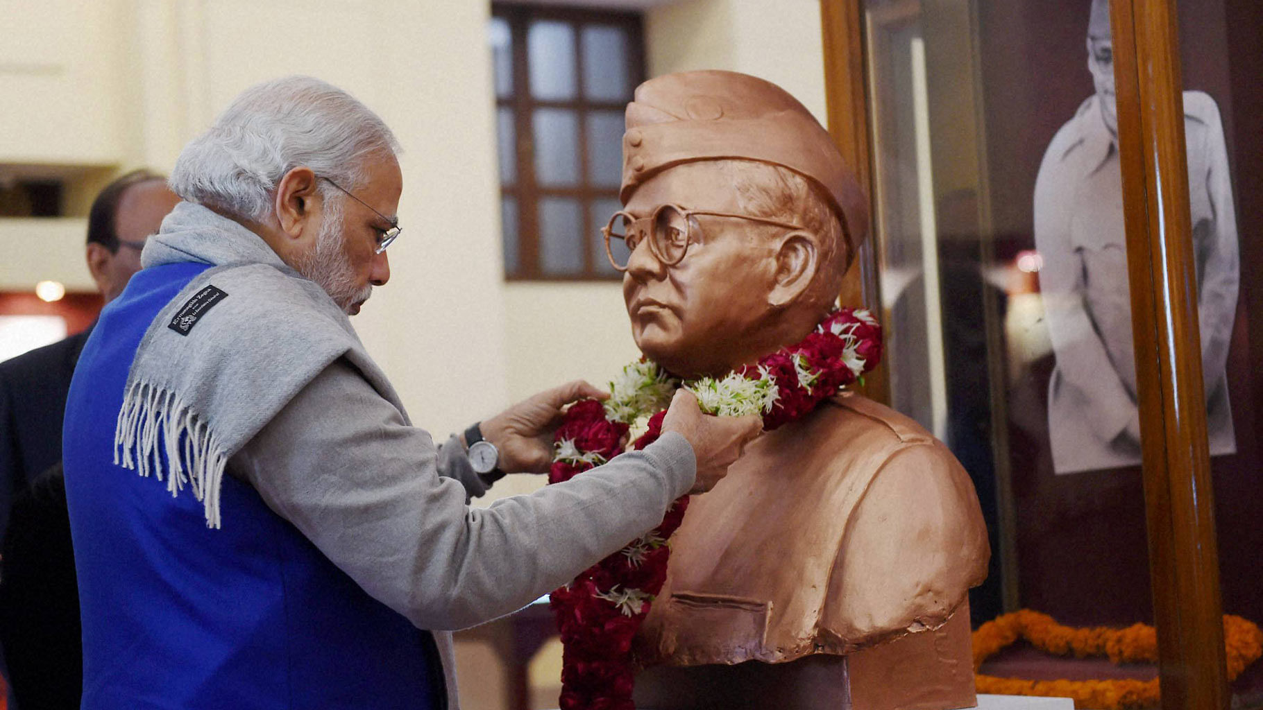 Representative image of PM Narendra Modi paying tribute to Netaji’s bust.