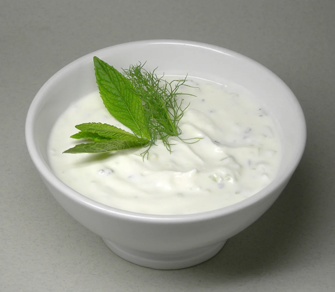 3 tablespoons of Greek yoghurt are the core of this pack. (Photo Courtesy: Wikimedia Commons)