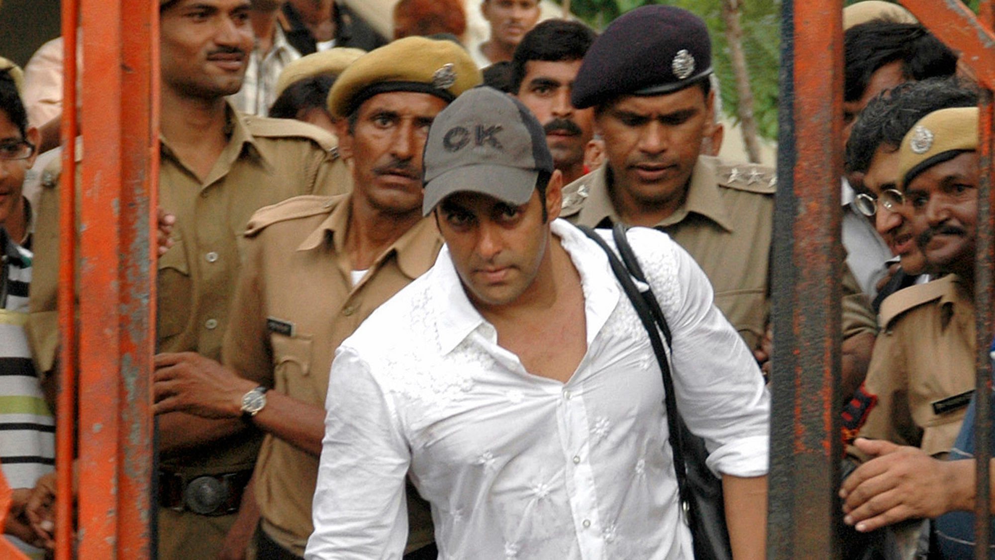 Salman Khan is surrounded by police personnel as he walks out of a jail in Jodhpur, Rajasthan, in 2007 (Photo: Reuters)