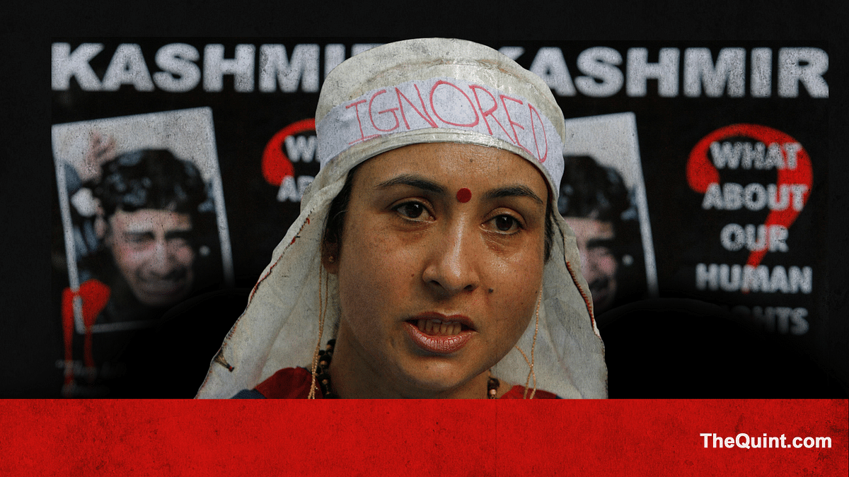 A Kashmiri Pandit woman attends a rally to mark the “World Refugee Day” in New Delhi, 20 June 2010. (Photo: Reuters/ Altered by <b>The Quint</b>)