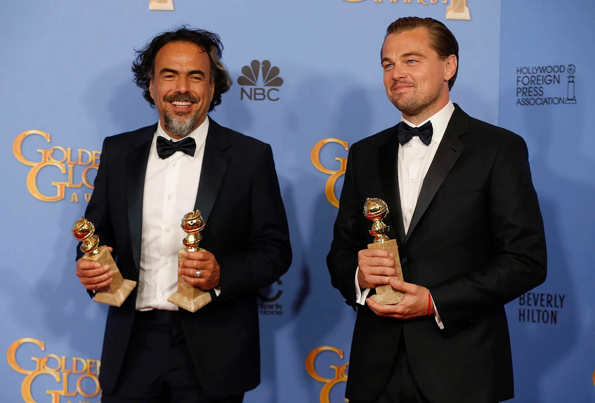 Director Alejandro Inarritu (L) poses with the award for Best Director and Best Picture-Drama alongside Leonardo DiCaprio, who poses with the award for Best Performance by an Actor in a Motion Picture - Drama for “The Revenant”, backstage at the 73rd Golden Globe Awards in Beverly Hills, California (Photo: Reuters)