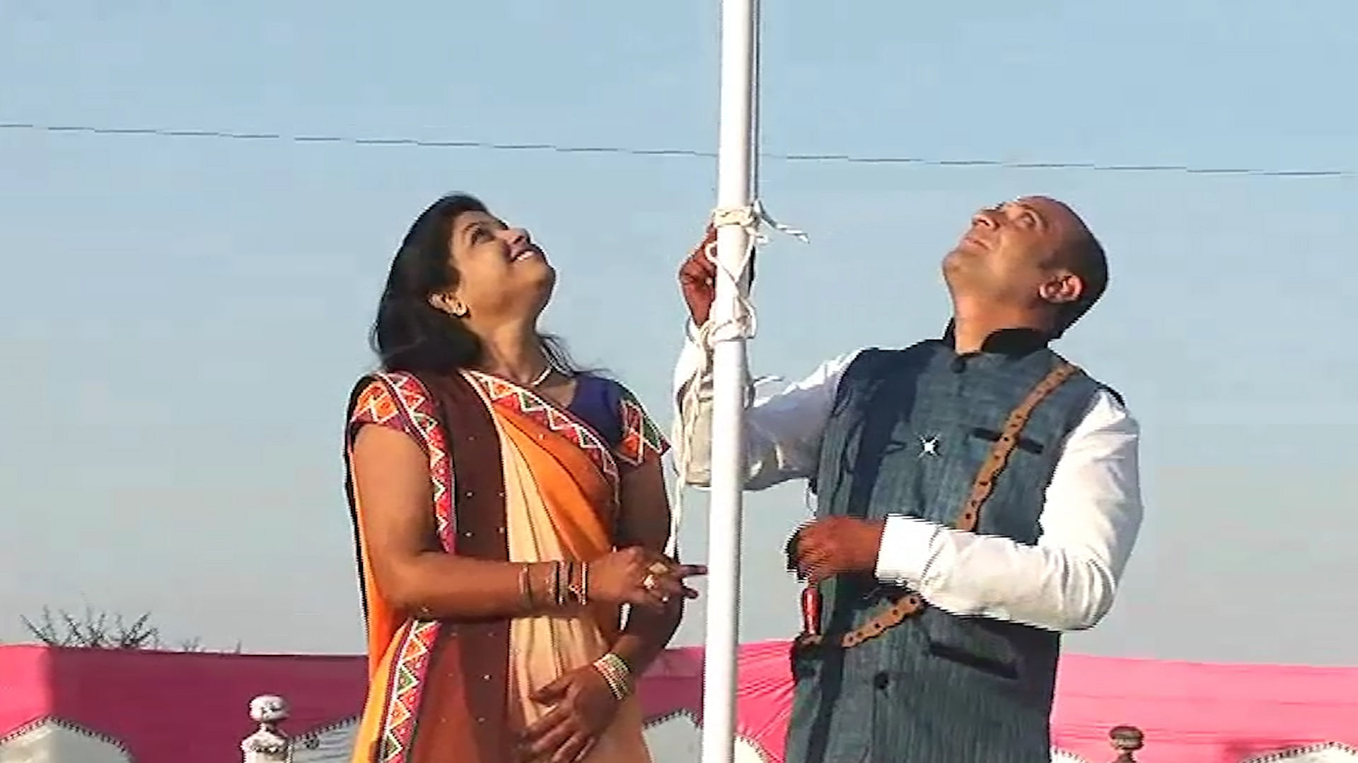 This couple in Khandwa unfurled the national flag before tying the knot. (Photo: ANI screengrab)