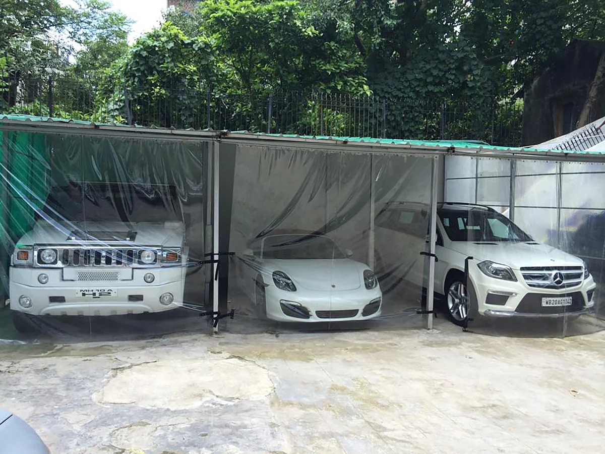 Their fleet of cars was absent till 2006. (Photo: <a href="https://www.facebook.com/photo.php?fbid=684234048311647&set=a.303481266386929.65638.100001751742452&type=3&theater">Facebook</a>)