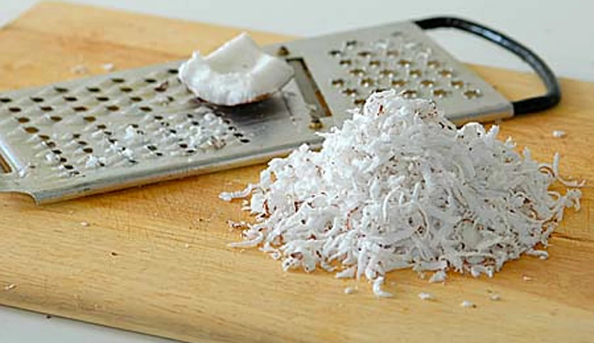 Shredded coconut is a good polisher. (Photo Courtesy: Wikimedia Commons)