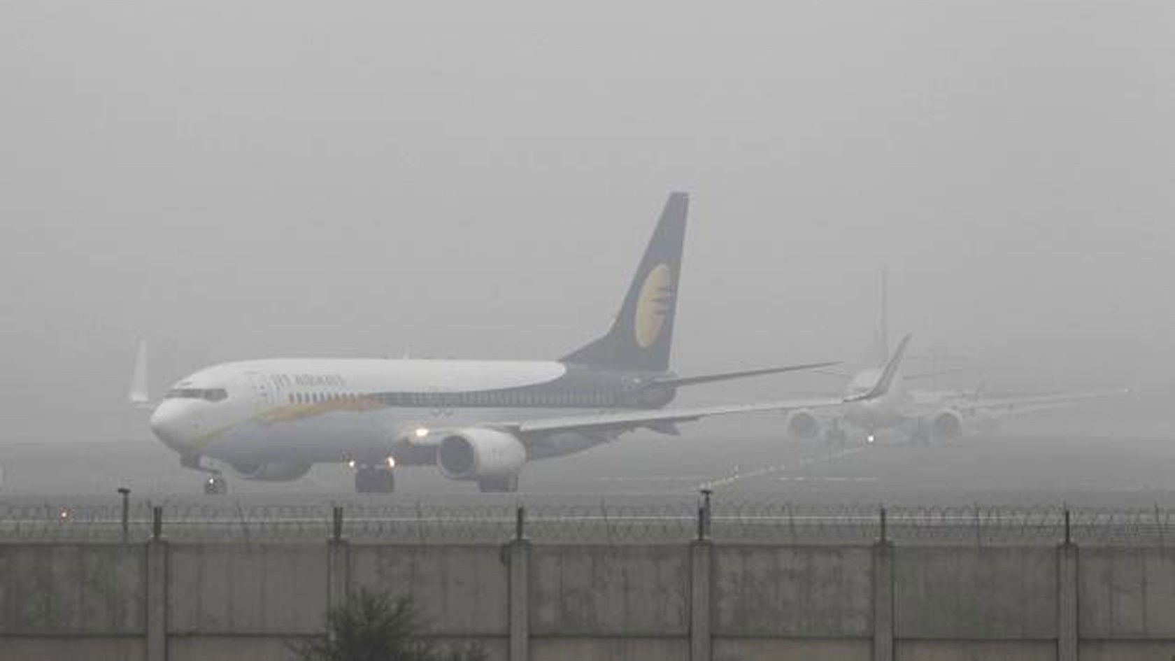 File image of a flight at Delhi Airport during fog.&nbsp;