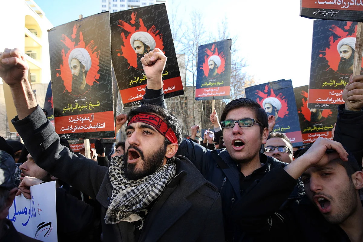 Iranian demonstrators chant slogans during a protest denouncing the execution of Sheikh Nimr al-Nimr in Tehran. (Photo: AP)