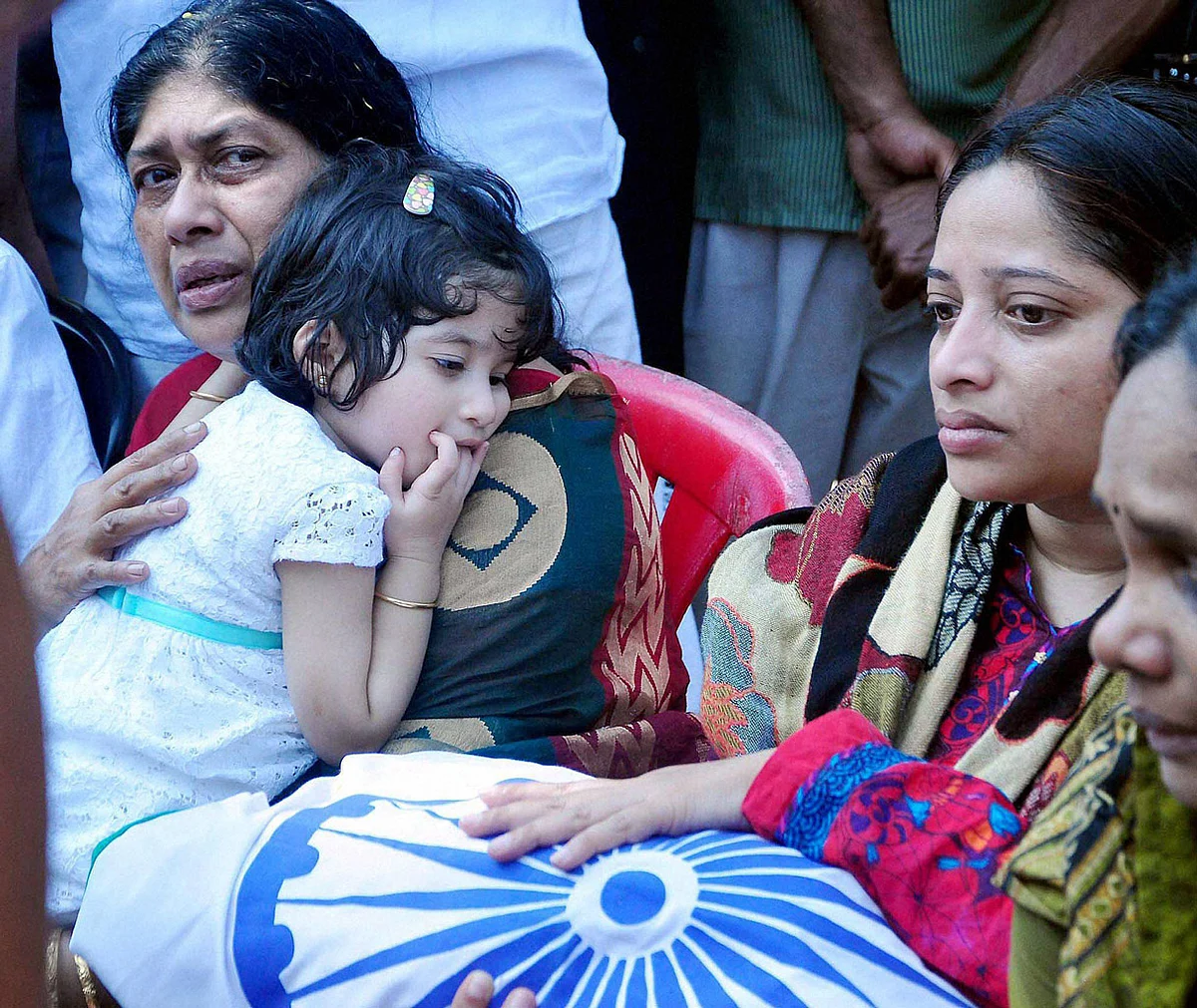 Family members of Lt Col Niranjan Kumar who was martyred in the Pathankot militant attack near his body at Palakkad in Kerala on Tuesday. (Photo: PTI)