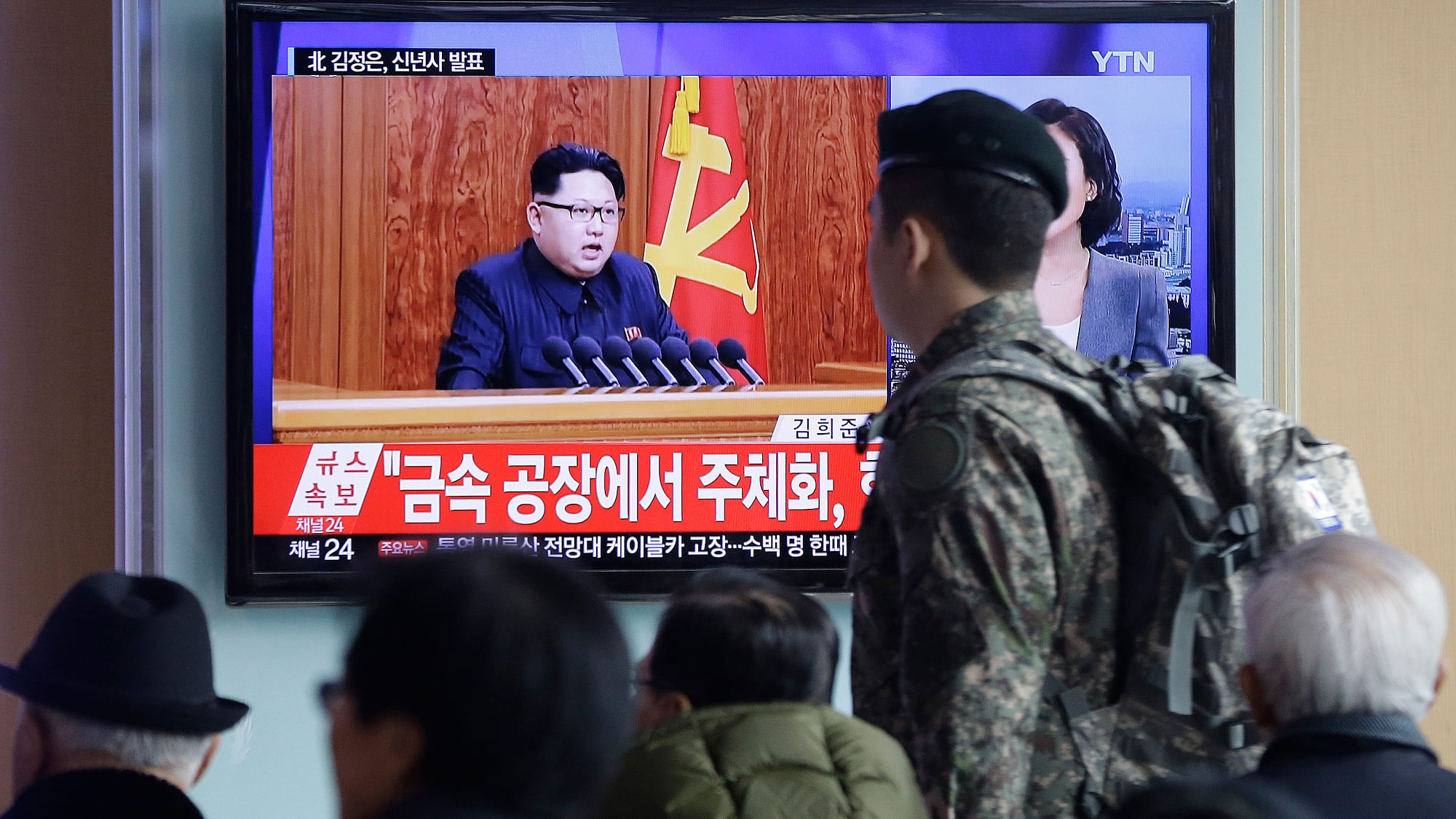 A South Korean army soldier passes by a TV news program showing North Korean leader Kim Jong Un’s New Year speech, at the Seoul Railway Station in Seoul, South Korea.&nbsp;(Photo: AP)