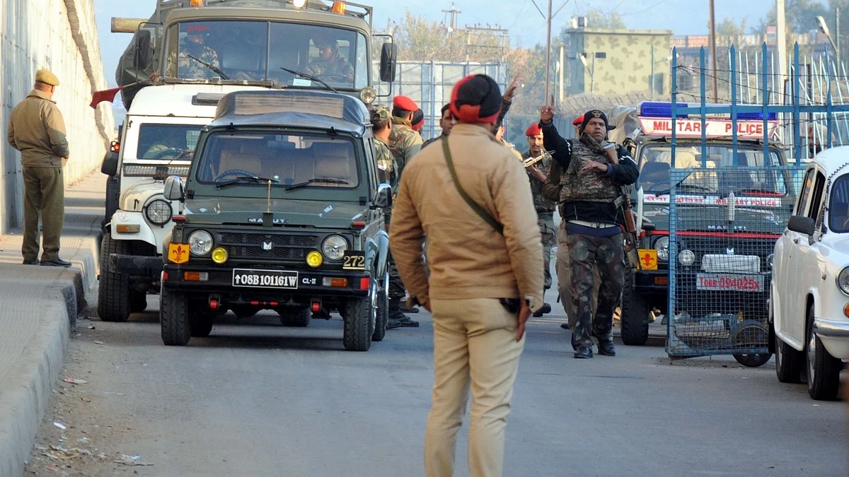 Army being mobilised in Pathankot to neutralize the militants who attacked an Indian Air Force (IAF) base in the city on Jan 2, 2016. (Photo: IANS)