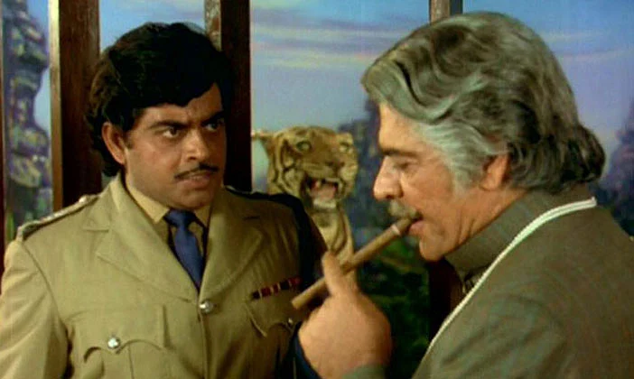 Shatrughan Sinha with Ajit in <i>Kalicharan</i>