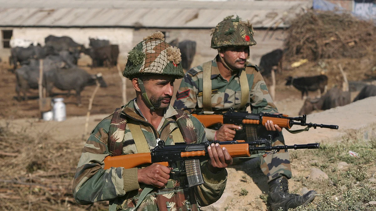 Soldiers stand guard near the Indian Air Force (IAF) base at Pathankot in Punjab, 3 January 2016. (Photo: Reuters)