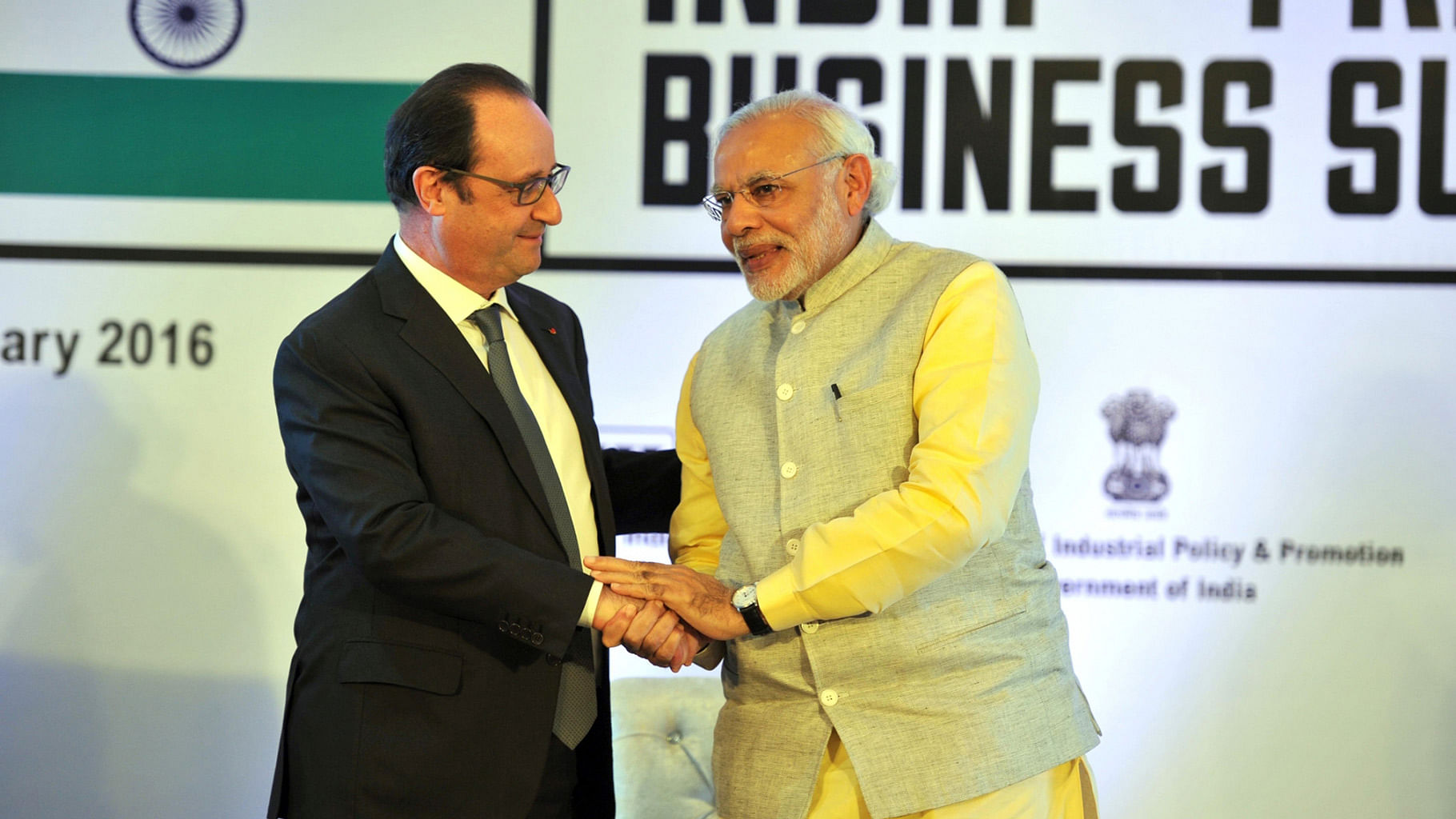 Indian Prime Minister Narendra Modi greeting French President Francois Hollande. (Photo: IANS)&nbsp;