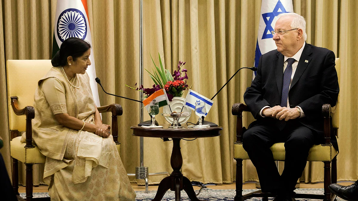 Israel’s President Reuven Rivlin meets with Minister of External Affairs, Sushma Swaraj at the President’s residence in Jerusalem, Monday, 18 January 2016. (Photo: AP)