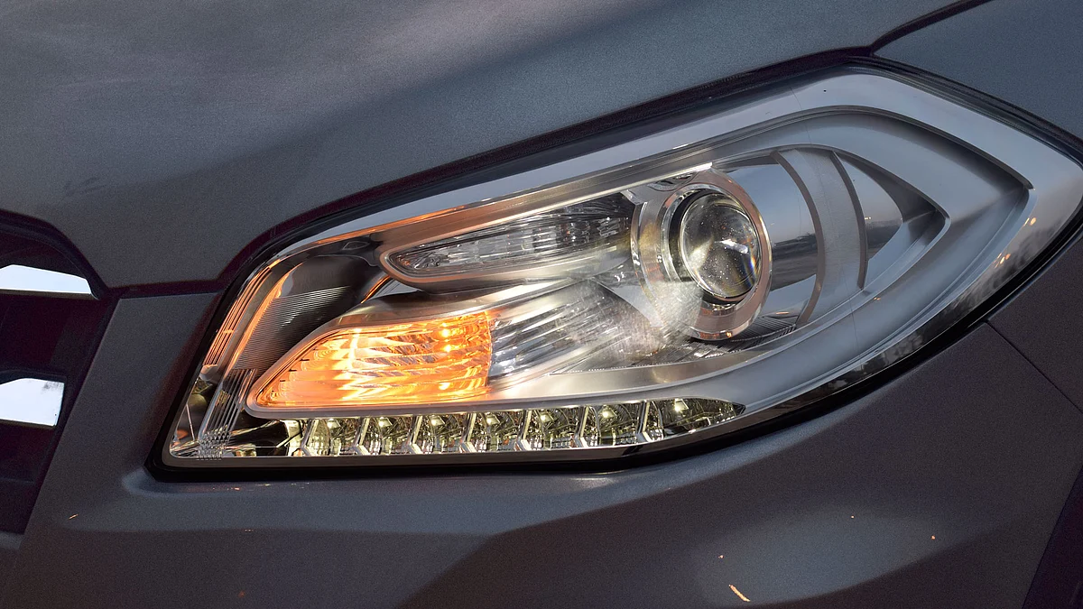 LEDs on the headlamps of the Maruti Suzuki S-Cross. (Photo: <b>The Quint</b>)