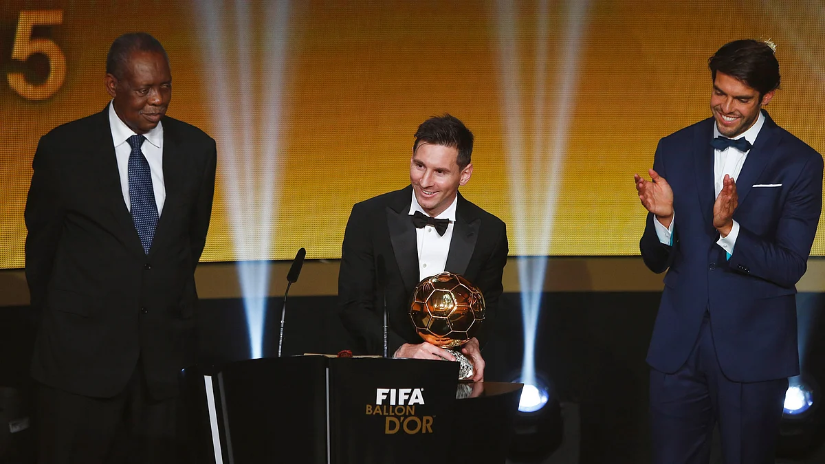 Lionel Messi (centre) receives the Ballon d’Or from Kaka (right). (Photo: Reuters) 