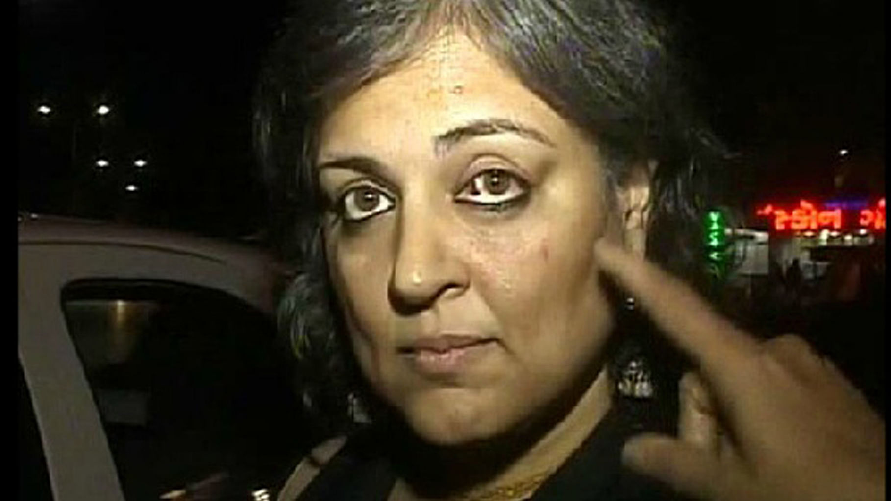 Journalist Revati Laul shows the clot in her eye and hand marks on her face. (Photo: ANI screengrab)