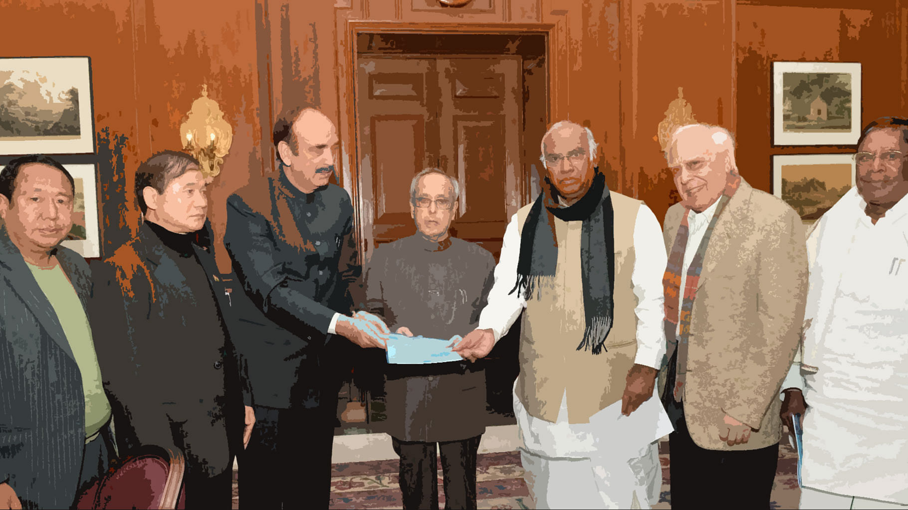Senior Congress leaders submitting a memorandum to President Pranab Mukherjee on Arunachal Pradesh issue. (Photo: PTI)