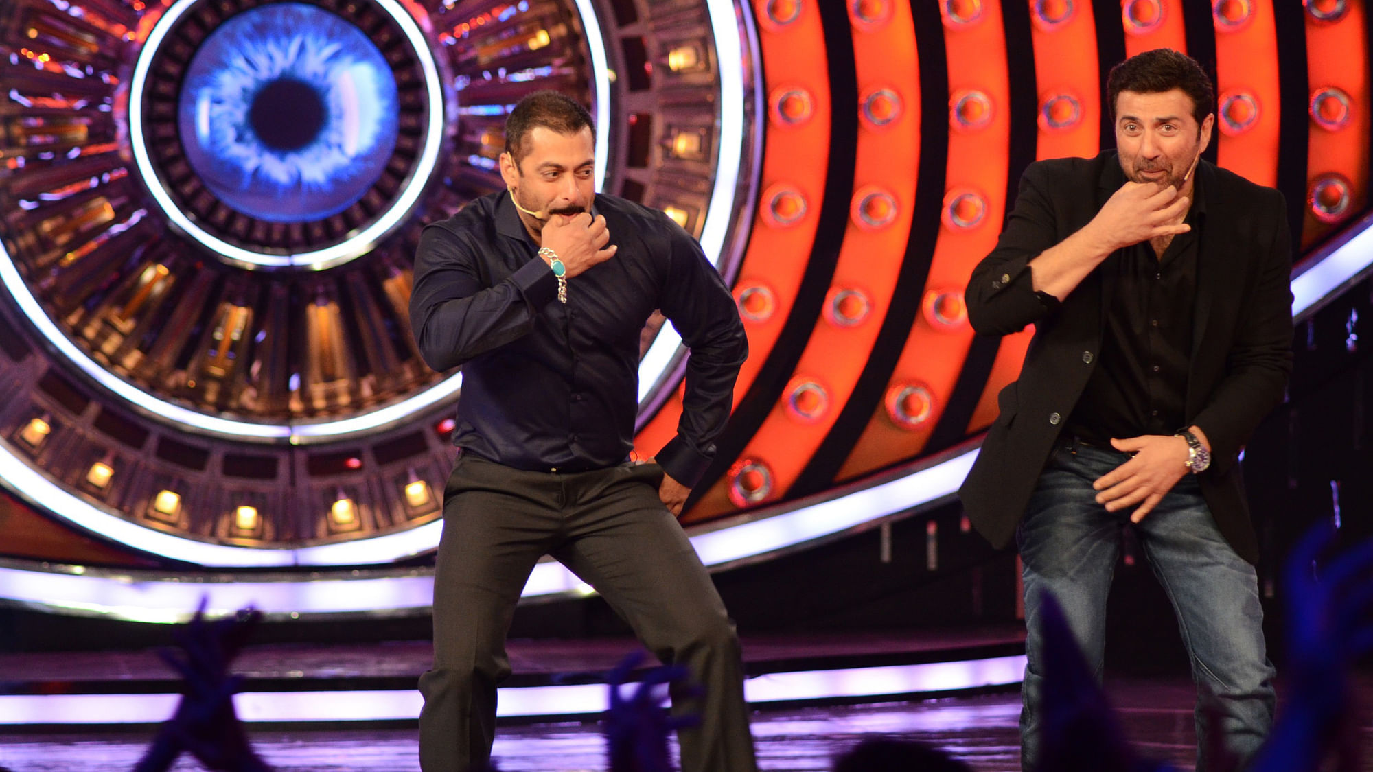 Salman Khan and Sunny Deol shake a leg on the <i>Bigg Boss </i>stage