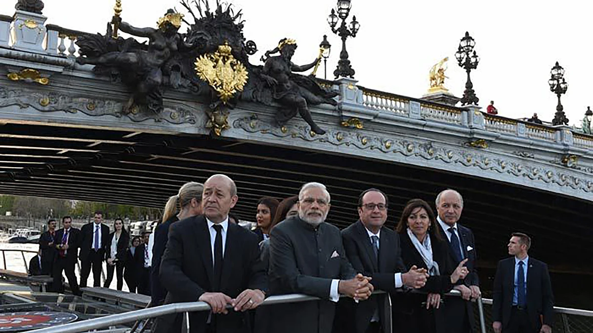 Prime Minister Narendra Modi with French President Francois
Hollande enjoy a boat ride on the Seine River in Paris, France. (Photo: PTI)