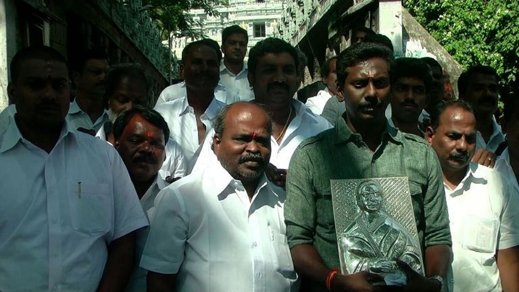 Tirupati Balaji got a souvenir of Tamil Nadu’s Amma- Chief Minister Jayalalithaa. (Photo Courtesy: The News Minute)