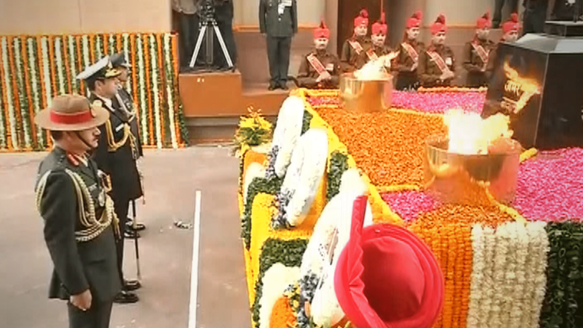 National Army Day was celebrated with traditional fervor with wreath laying ceremony organised at Amar Jawan Jyoti at India Gate. (Photo: ANI screengrab)