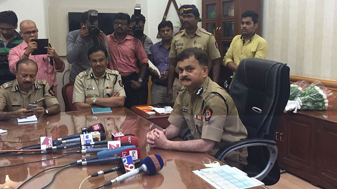 Mumbai Commissioner of Police tweets like a boss. (Photo: The Quint)