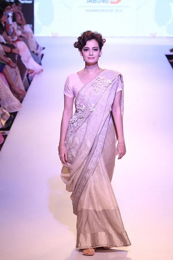 Dia Mirza’s simplicity leaves a bold mark (Photo: <a href="https://www.pinterest.com/pin/364650901055701793/">Pinterest/BollywoodTerapi</a>)