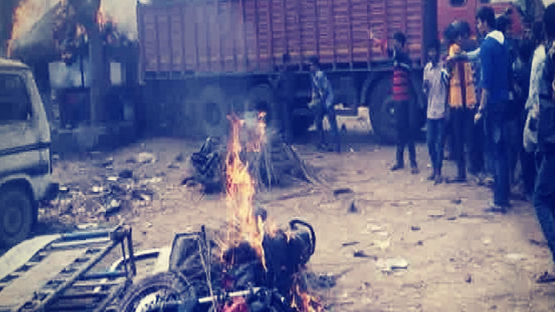 Communal violence erupted in Malda district in West Bengal on January 3. (Photo: <i>CNN-IBN</i>)