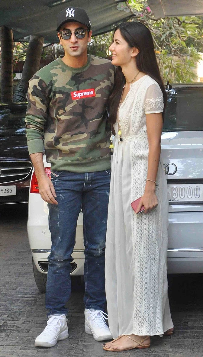 Katrina Kaif and Ranbir Kapoor celebrated Christmas with the Kapoor <i>khaandan.</i> (Photo: Yogen Shah)