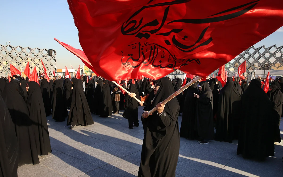 Iranian women wave flags that read, “Death to America and we shall never accept humiliation,” during a rally to protest the execution by Saudi Arabia last week of Sheikh Nimr al-Nimr, a Saudi Shiite cleric. (Photo: AP)