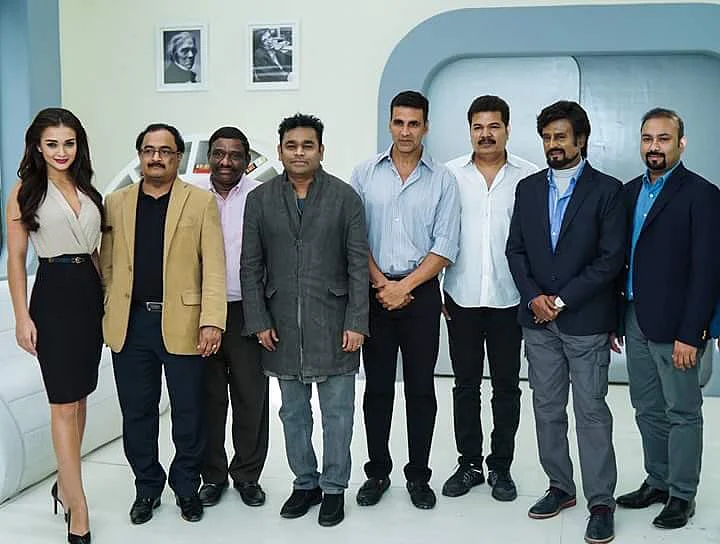 Akshay Kumar with filmmaker Shankar, Rajinikanth, AR Rahman and other members of team <i>Robot 2.0 </i>(Photo courtesy: Twitter)