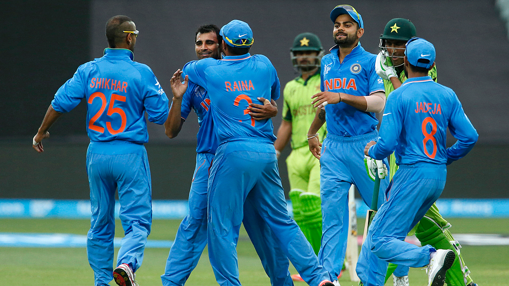 Mohammad Shami celebrates a wicket with his teammates. (Photo: Reuters)