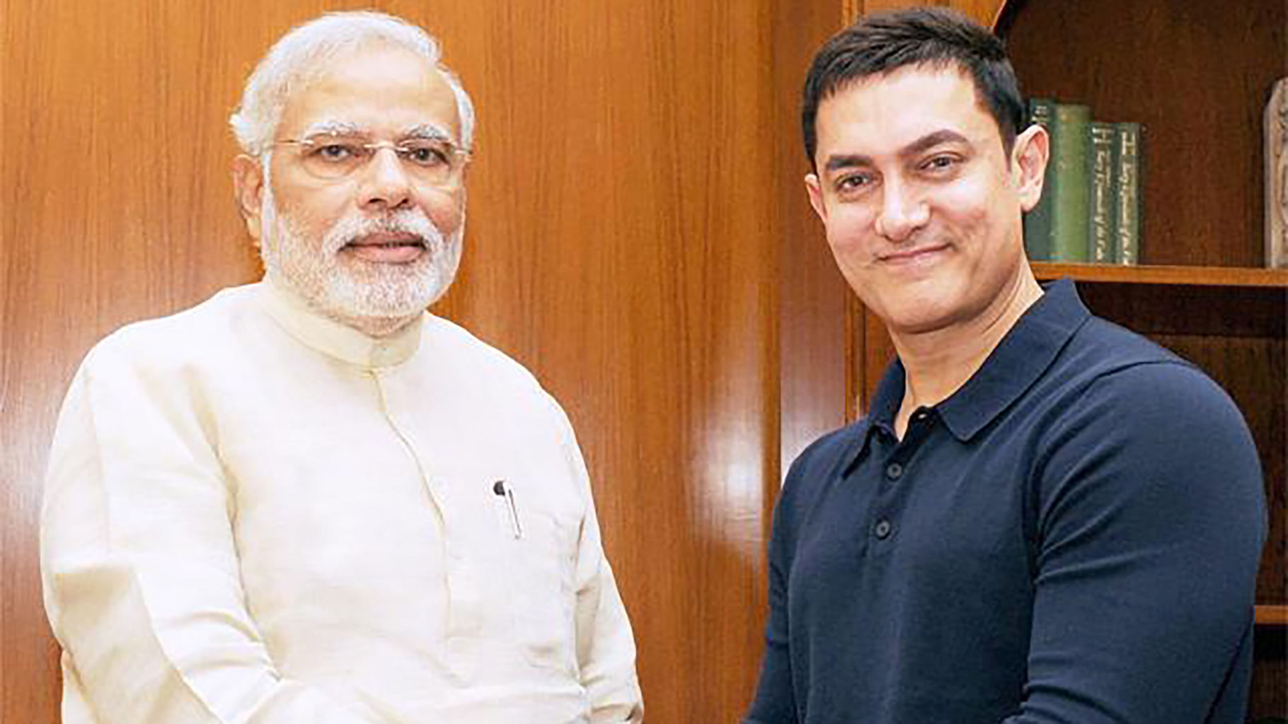 Narendra Modi with Aamir Khan  in New Delhi.&nbsp;